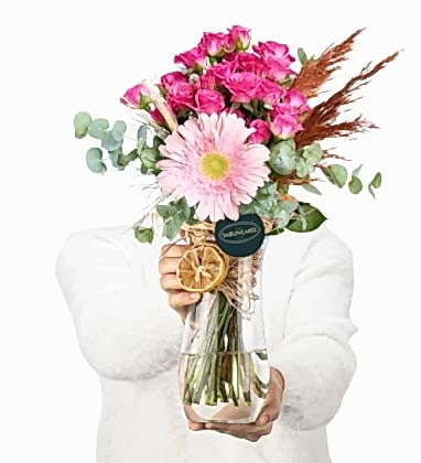 Pembe Gerbera ve Çardak Güller